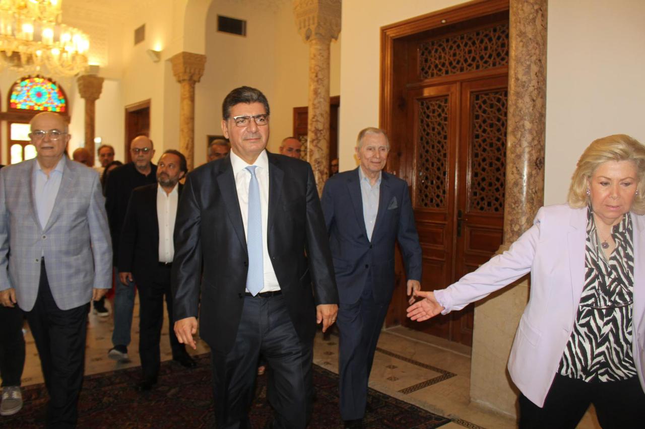هبة مالية من بهاء الحريري لدار الايتام الاسلامية!